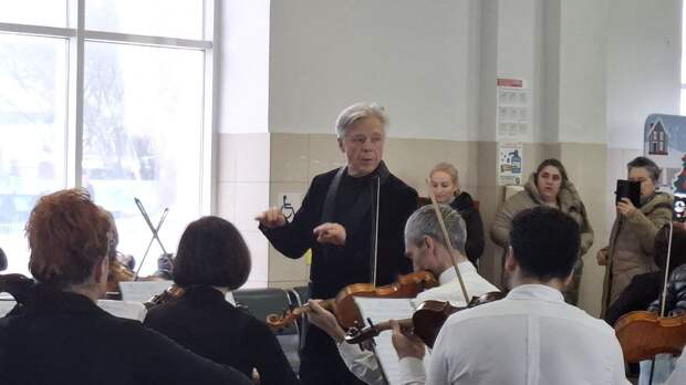 Камерный оркестр исполнил новогоднюю программу для пассажиров на вокзале Рязань-2