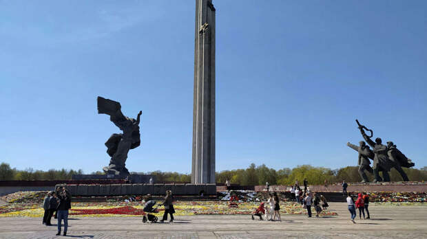 Вице-мэр Риги Смилтенс допустил передачу памятника Освободителям города России