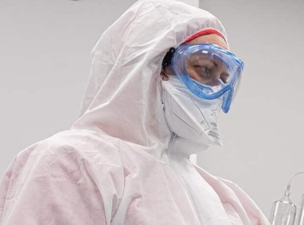 Заразившийся коронавирусоум российский врач объяснил важность «сгладить» пик распространения COVID