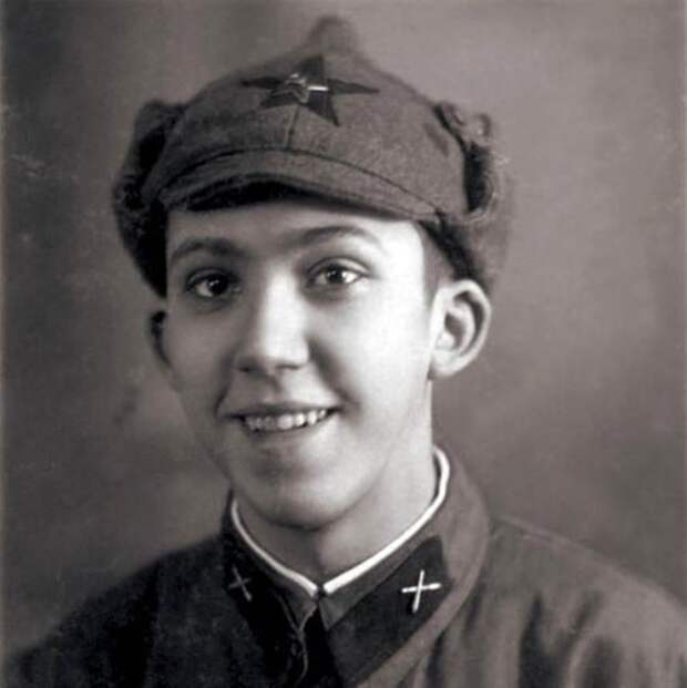 Юрий Никулин в будёновке