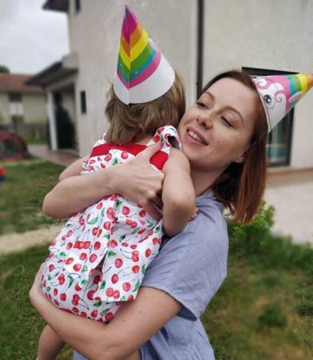 Юлия Савичева с дочкой Юлия Савичева с дочкой
