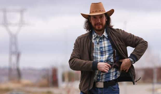 Хоккеист Михаил Пашнин рассказал, что любовь к хоккею передалась ему от отца