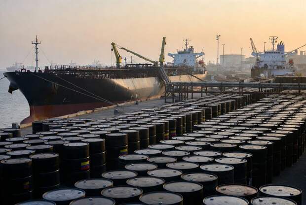 Индонезия договорилась с Россией о закупке 150 млн баррелей нефти