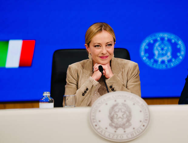 Образ итальянского премьера Джорджи Мелони увидели в отреставрированной фреске римской базилики