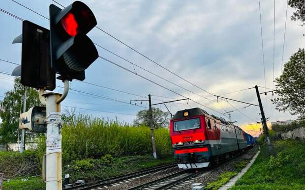 В Кузбассе поезд сбил невнимательную пенсионерку