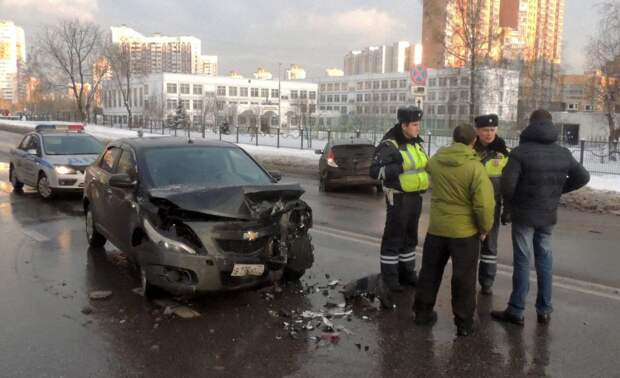 Сотрудники ГИБДД на месте ДТП/ Агентство "Москва"