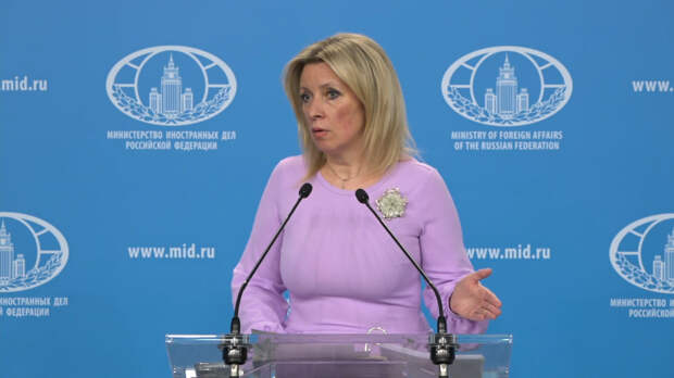 Захарова назвала Зеленского неучем 