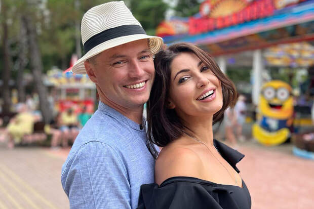 Муж Анастасии Макеевой Мальков подарил ей кольцо с бриллиантом 1,5 карата