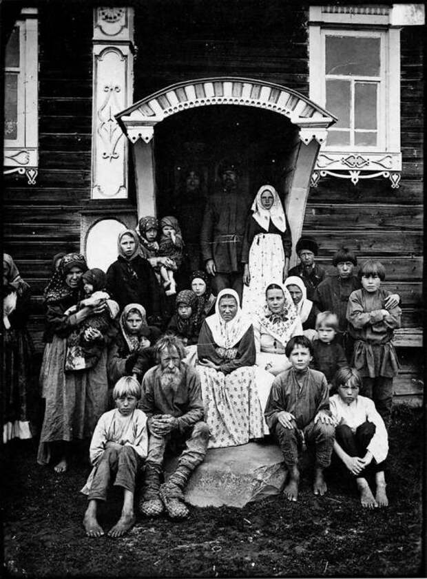 Группа старообрядцев. Деревня Кузнецово, Семеновской уезд, конец XIX — начало XX века.