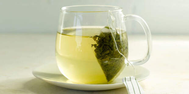 Компресс из зеленого чая увлажняет сухие губы. /Фото: bpc.h-cdn.co