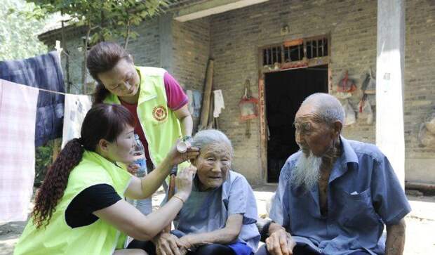 Первые свадебные фото после 80 лет брака