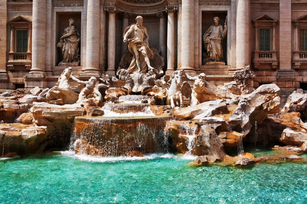 Целое состояние достали из знаменитого фонтана в Риме
