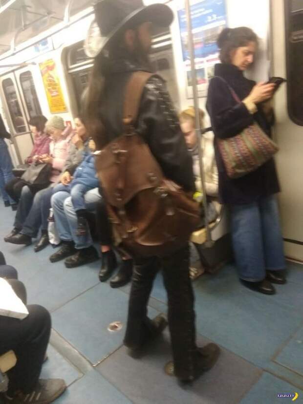 Модники в метро - 71