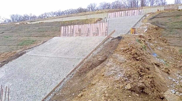 Благоустройство пешеходных спусков к морю началось в Керчи