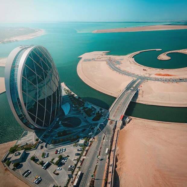 Блог - Aldar HQ в Абу-Даби: как удалось построить круглый небоскреб на зыбком песке Aldar HQ в Абу-Даби: как удалось построить круглый небоскреб на зыбком песке