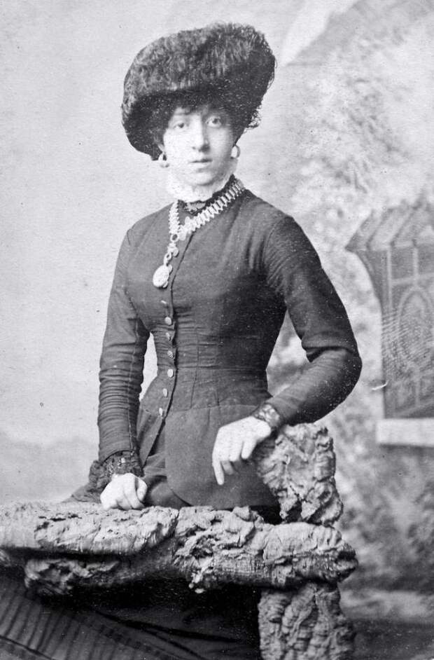 Victorian Women in the 19th Century (14).jpg