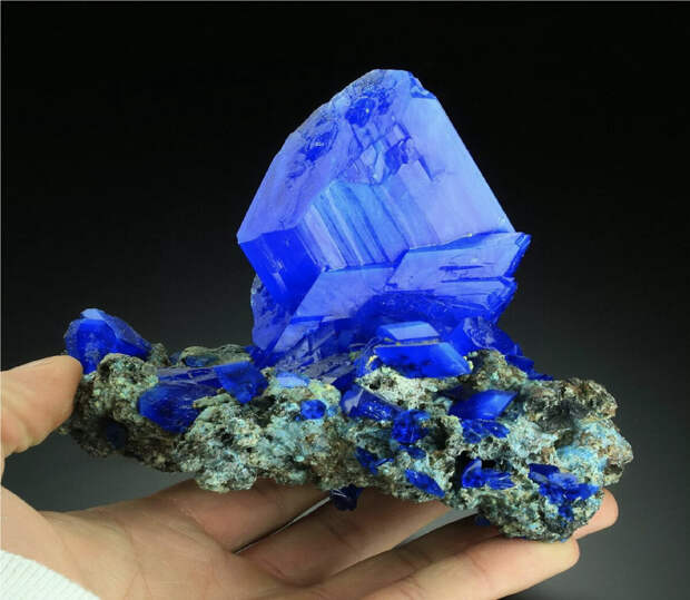 Здесь галерея - листайте. Кристаллы роскошного и опасного халькантита