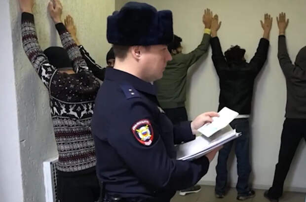 Мертвые души: житель Челябинска прописал у себя 17 мигрантов