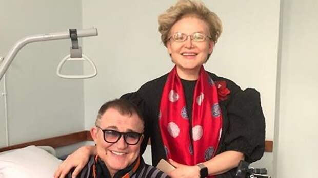 «Играет и поет»: Елена Малышева навестила Дмитрия Диброва в больнице