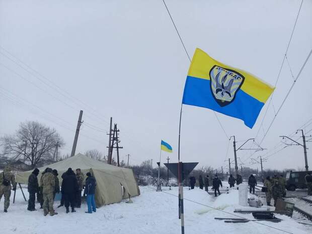 Украинские террористы заблокировали еще один участок железной дороги в Донбассе