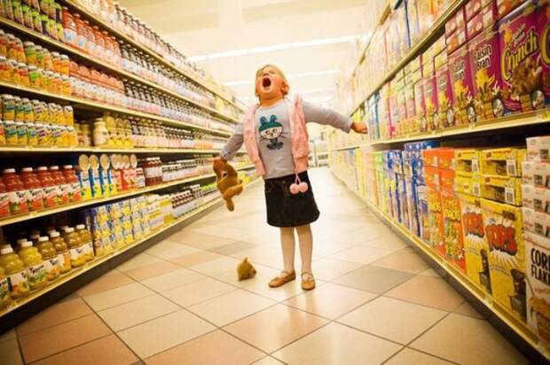 Дети - не лучшие спутники в супермаркете.