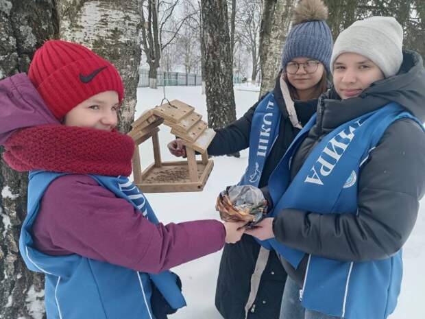 Стало доброй традицией проведение экологической акции ´Покорми птиц зимой´ учащимися школы.