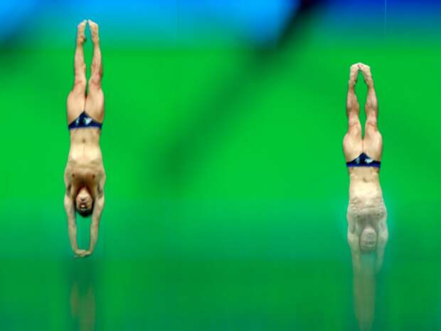 jack-laugher-and-chris-mears-of-great-britain-warm-up-ahead-of-the-mens-synchronized-3m-springboard-final