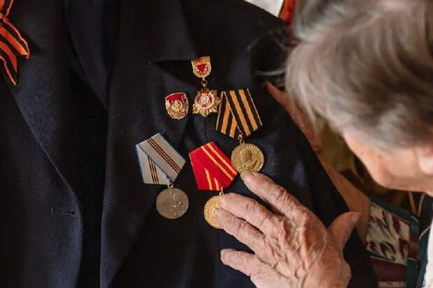 Прокурор Смоленщины поздравил со 100-летним юбилеем ветерана ВОВ Людмилу Клещеву