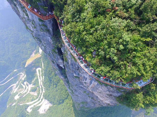 glass-bridge-zhangjiajie-national-forest-park-tianmen-mountain-hunan-china-6