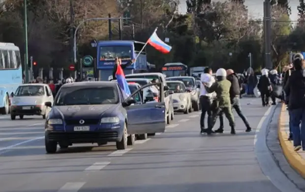 В Греции арестовали двух нападавших на участников автопробега против русофобии