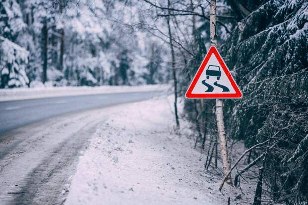 Туляков предупреждают об обильном снегопаде на федеральных трассах