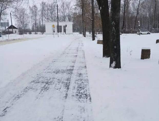 Киреевский район Тульской области борется с гололедицей после снегопада