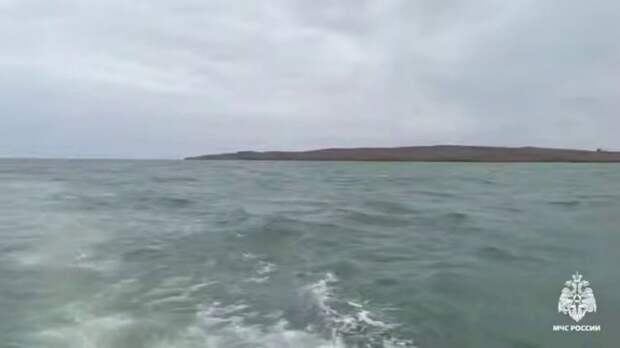 В Азовском море продолжается спасательная операция несмотря на шторм