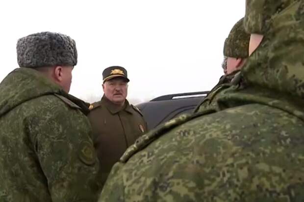 Готовьтесь ко всему: Лукашенко предупредил военных о неожиданном нападении