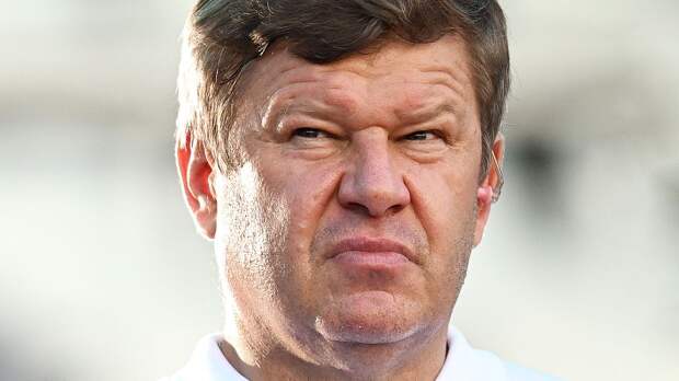 Губерниев: «Знает ли Минздрав, что на стадионах есть напитки и покрепче пива, только не для всех?»