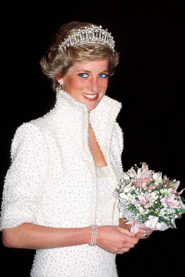 54abf298e34b0_-_elle-princess-diana-opener-xln-xln (1)
