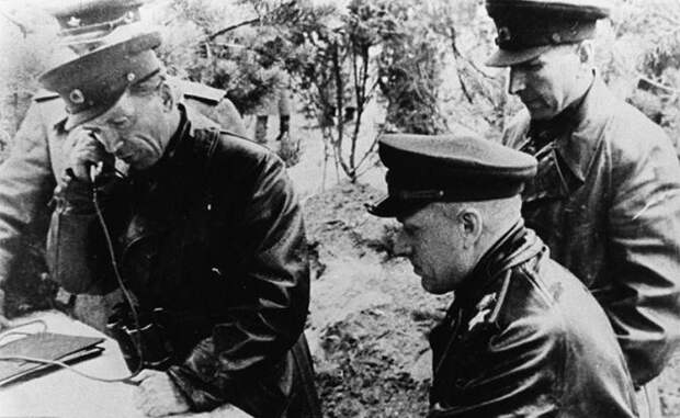 На фто: Великая Отечественная война, 1944 г. Освобождение Варшавы. Рокоссовский К.К. и Батов П.И.