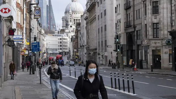 В Британии за сутки выявили более 66 тысяч случаев коронавируса