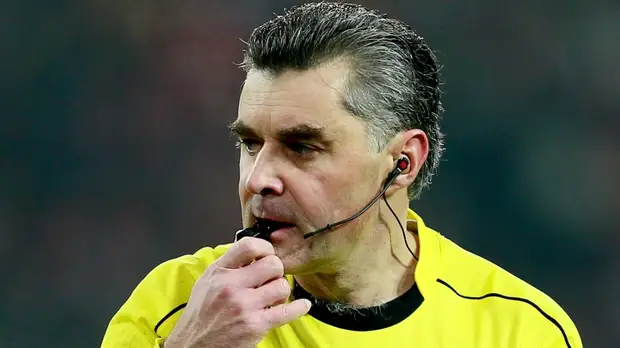 «У мониторов работают живые люди»: Николаев о причинах ошибок VAR, нехватке арбитров в РПЛ и рекомендациях по судейству