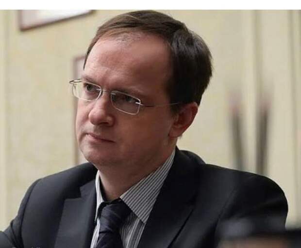 Дипломатия сквозь огонь: Россия везет самую крупную делегацию на переговоры через Италию, пока Украина пытается атаковать российский тыл