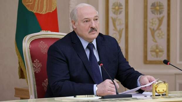 Для чего Лукашенко заговорил о войне с Украиной: объяснил политолог