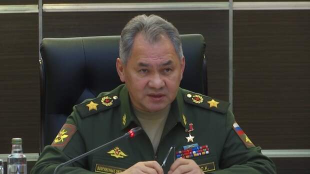 Шойгу проинспектировал производство роботов на базе танка Т-72Б3 Шойгу проинспектировал производство роботов на базе танка Т-72Б3