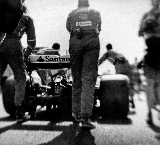 Фотограф снял «Формулу-1» на столетнюю камеру