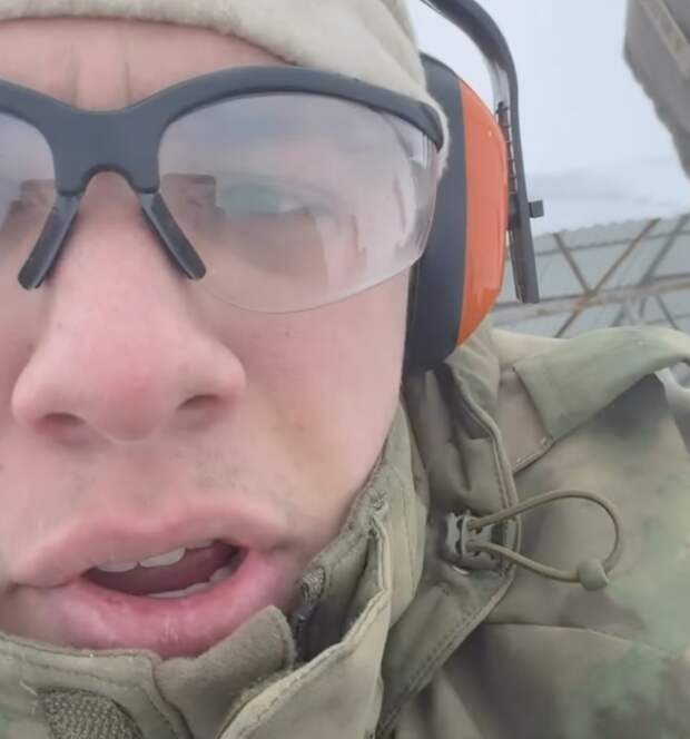 Модель Мотина показала видео с Macan, снятое во время стрельбища в армии