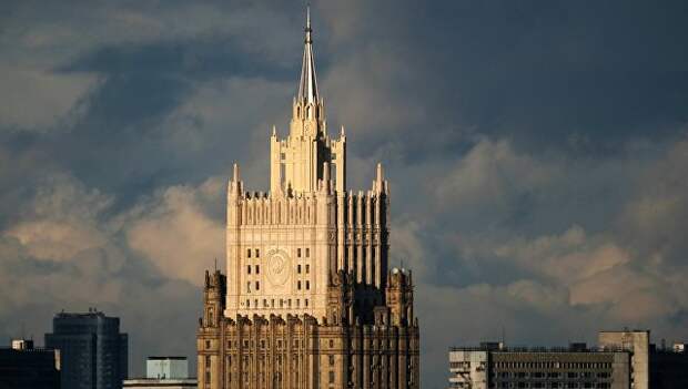 Здание министерства иностранных дел РФ в Москве
