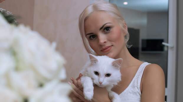 Почему котики любят спать на своих хозяевах