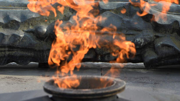 Вандалы приготовили яичницу на Вечном огне в Челябинской области