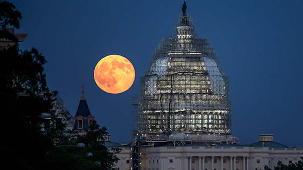 В США заявили о своих исключительных правах на Луну