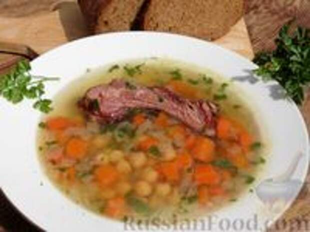 Фото к рецепту: Суп с копчёными рёбрышками и нутом