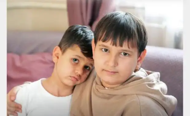 «Мои дети в ужасной опасности»: жительница Кубани просит помочь ее сыновьям победить одну на двоих генетическую болезнь